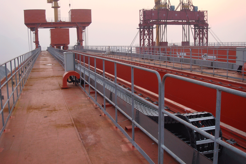 港口工程钢制拖链应用案例